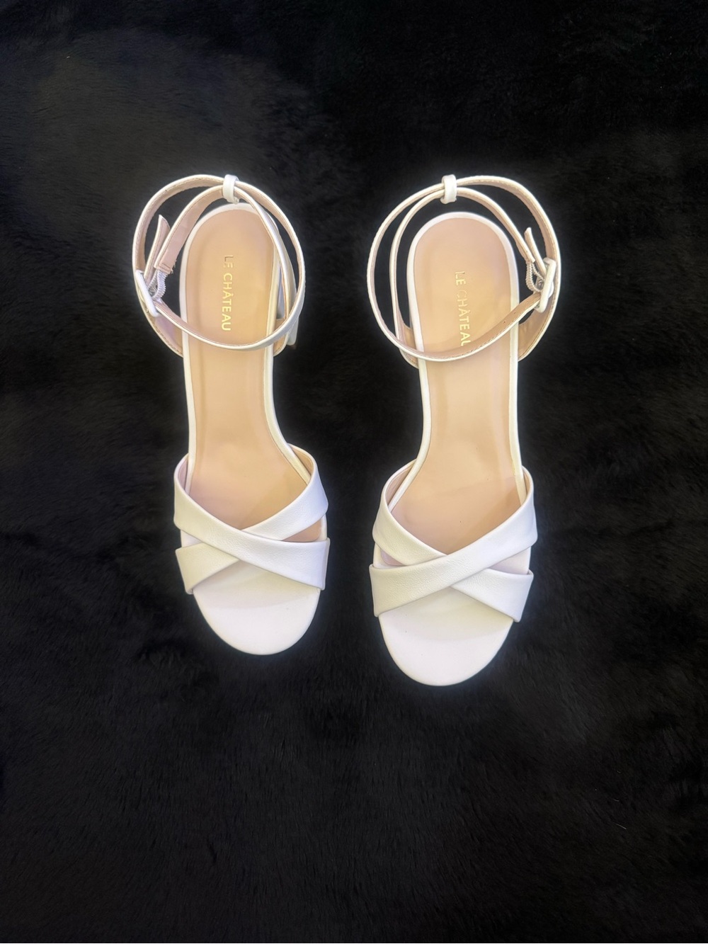 Le Chateau brand new White Crisscross Ankle-Strap chunky heel Sandals